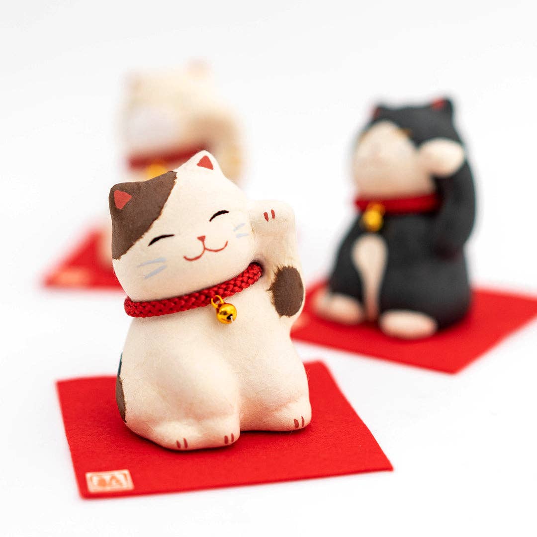 Lucky Cat Figurine: Calico Cat