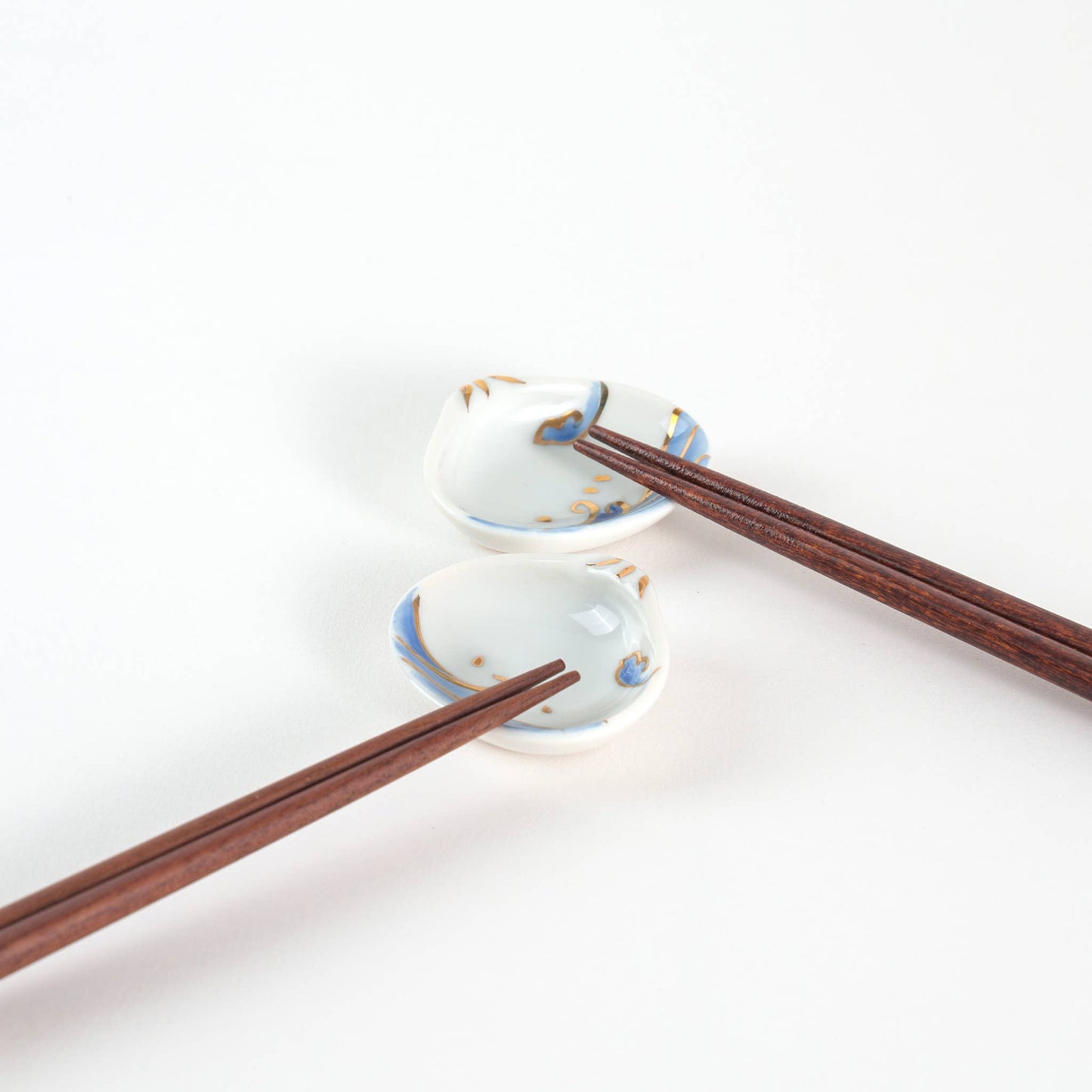 Hand-painted Seawave Shell Chopstick Rest