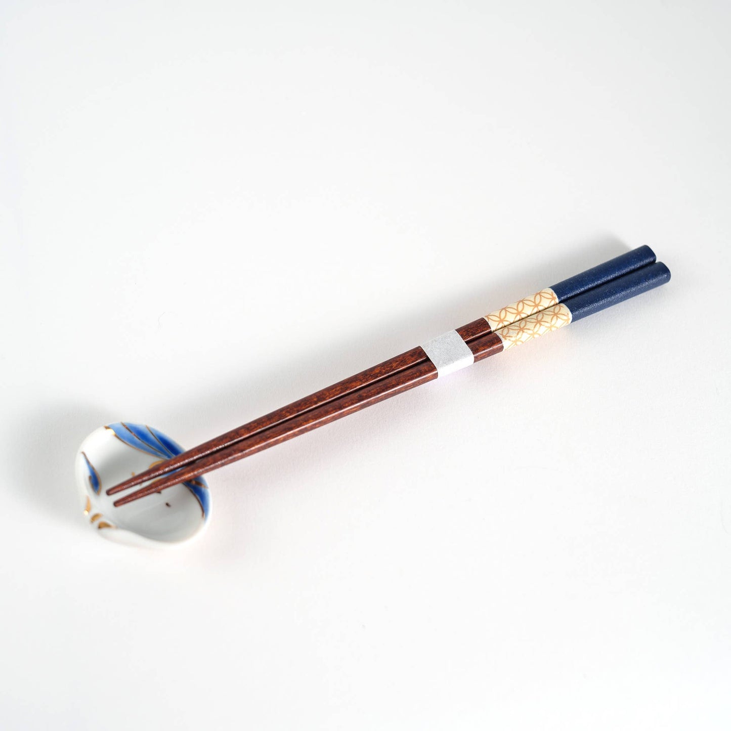 Hand-painted Seawave Shell Chopstick Rest