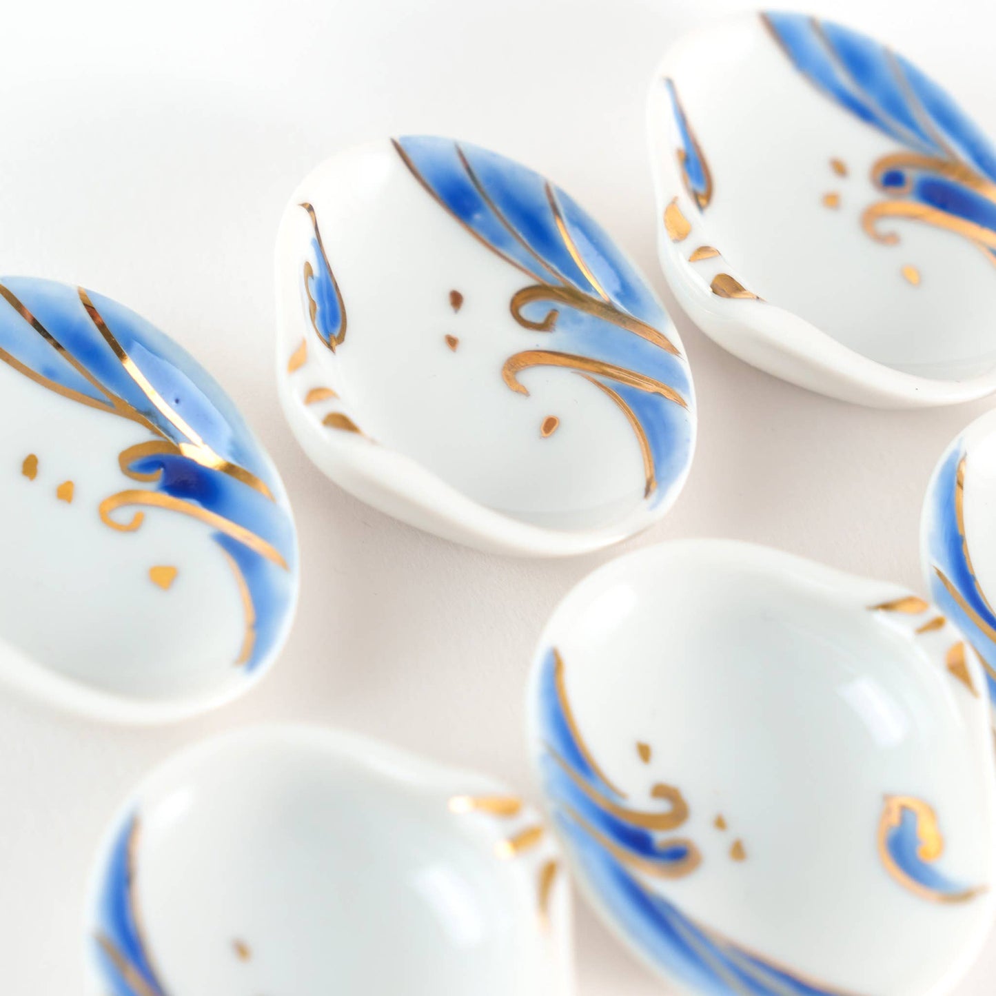 Hand-painted Seawave Shell Chopstick Rest