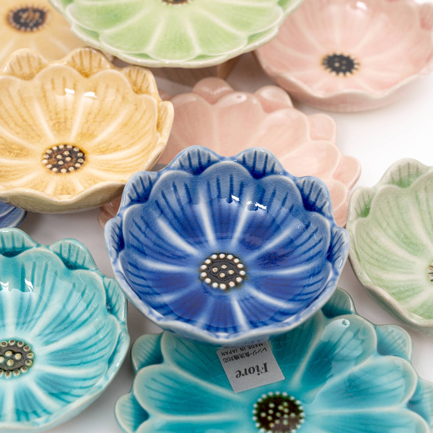 Handmade Seto Crackle Glaze Flower Small Bowl: Turquoise Blue