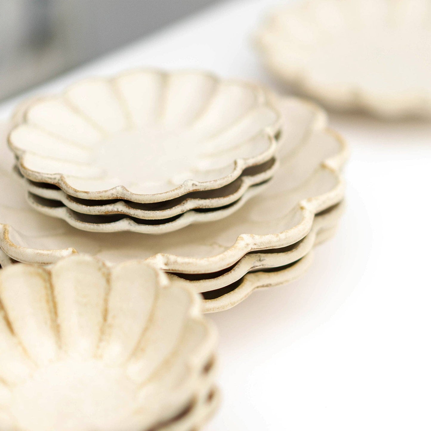 Rinka Plate by Kaneko Kohyo
