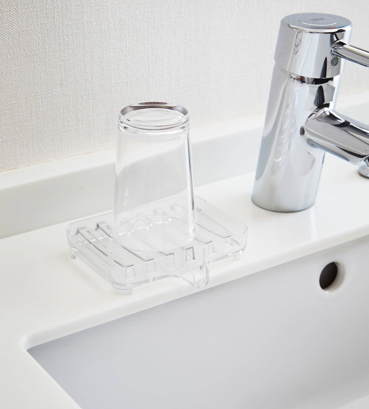 Veil Self-Draining Soap Tray - Acrylic: Clear