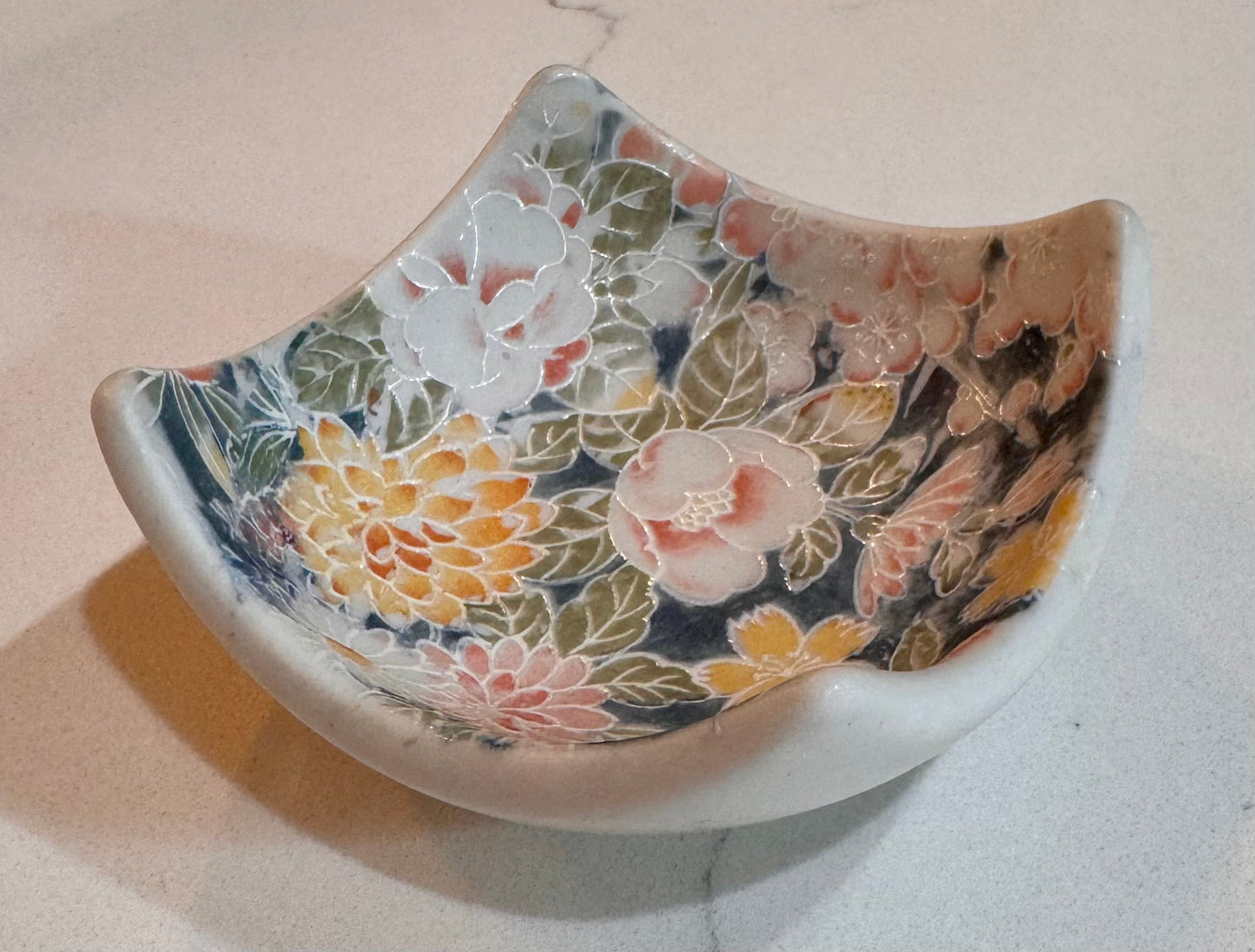 Curved Floral Bouquet Dish